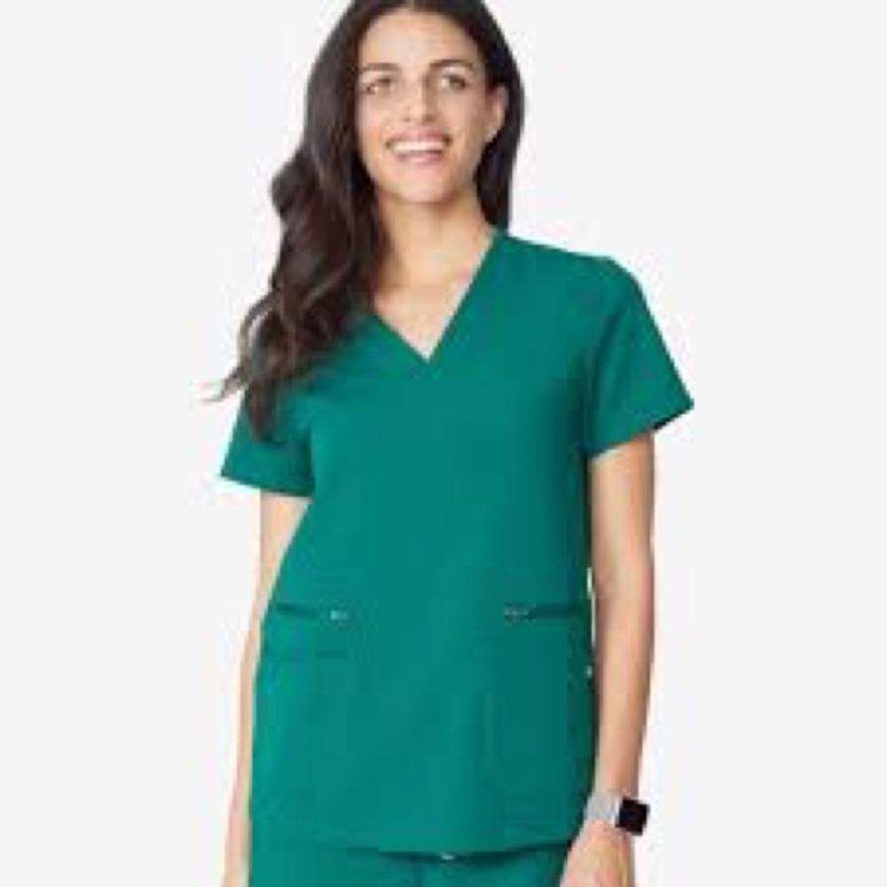 Figs Accra top Hunter Green xs